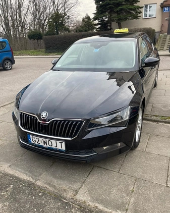 Skoda Superb cena 75000 przebieg: 203000, rok produkcji 2017 z Gdynia małe 16